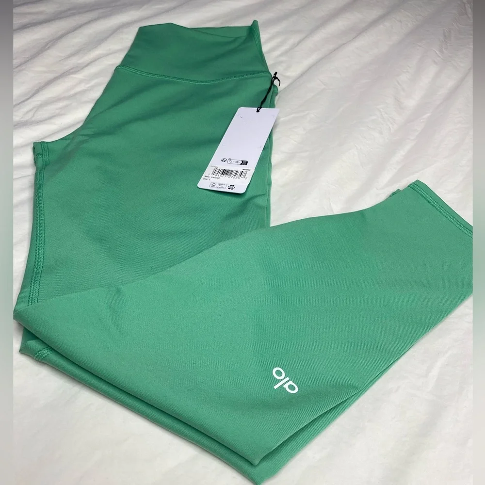 ALO Yoga Two-Piece Active Set in Mint Green Sz L - Picture 2 of 13